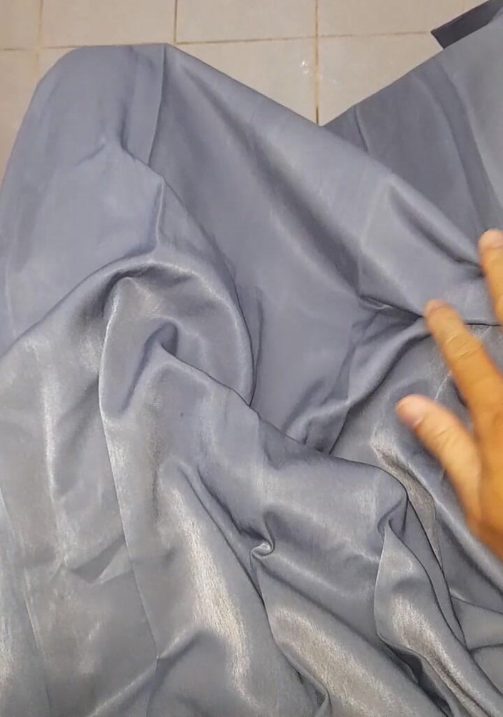 Naomisinka: Masturbuje s šedou vysokoškolskou sukní (rok Abú Sma)