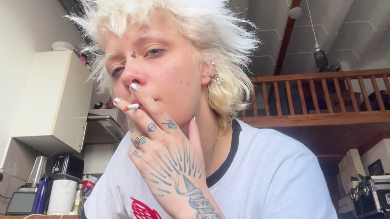 Glitterqueen1999: Palenie leniwej kawy bez makijażu