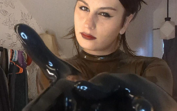 Miss Tess xo: Latex-handschuh necken