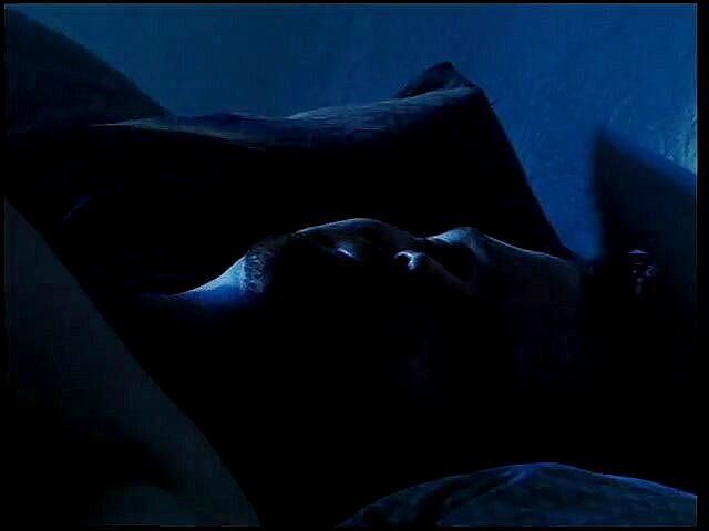 Teen Seduction: Молодій соковитій блондинці з великими цицьками під час перших побачень подарували красиву троянду