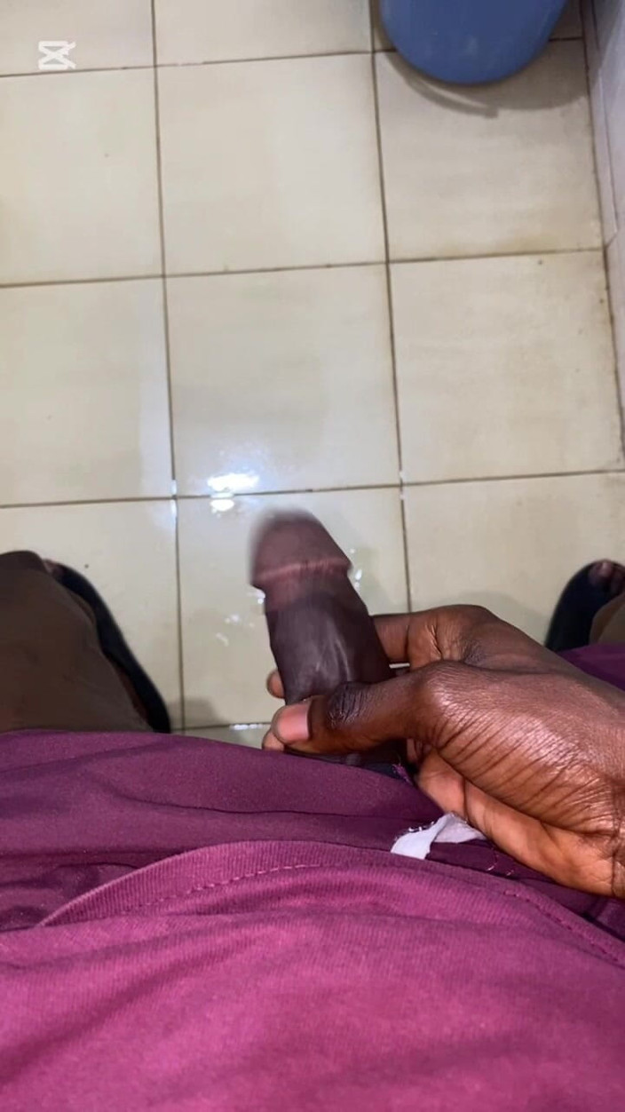 Slimniqqa: Shooting a Huge Cumload