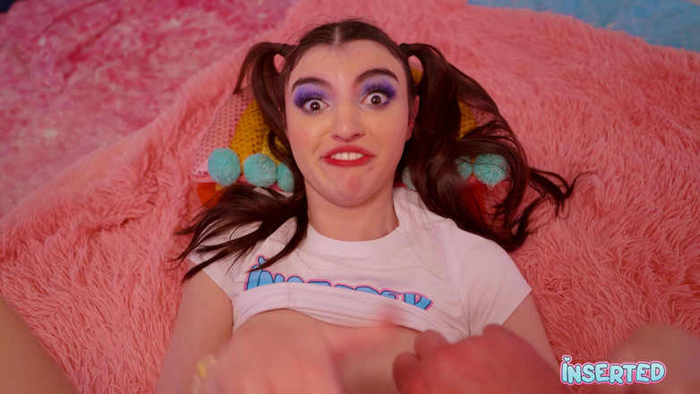 Inserted: Julia tem uma buceta de elite