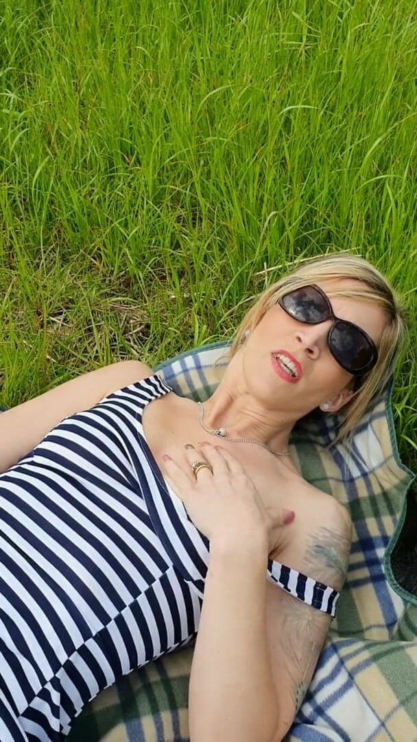 Serenexx: Venkovní hraní k orgasmu