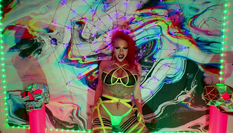 Red X: Pornostar tanzt 4K