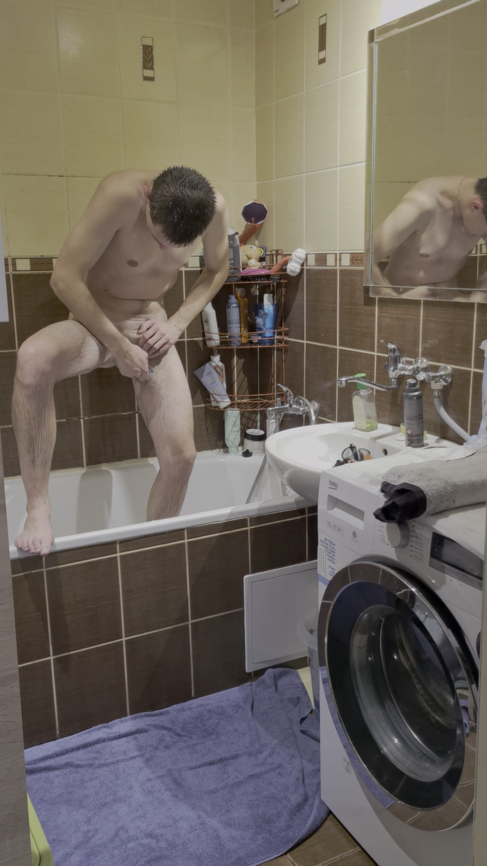 Fap_man93: Tânărul tată obraznic și-a ras mai întâi barba, apoi părul pubian și după...