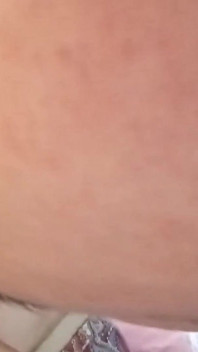 Leccare E Strofinare I Capezzoli Con La Barba