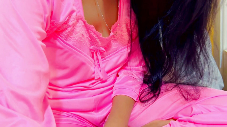 Sexy Zoya: Sexy Zoya - un băiat musulman își fute mama vitregă în hotelul Oyo...