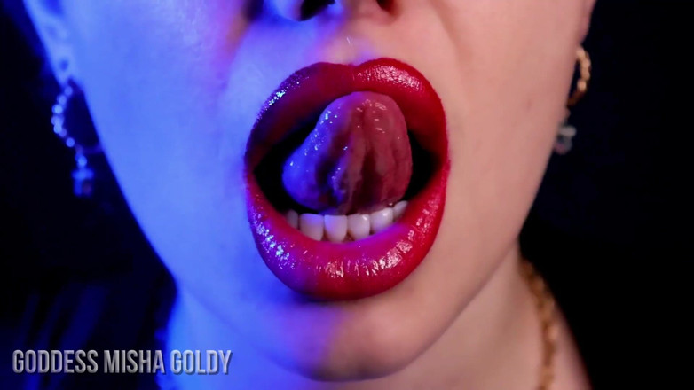 Goddess Misha Goldy: Kijk hoe gemakkelijk ik je in mijn kwetsbare lippen zombie...