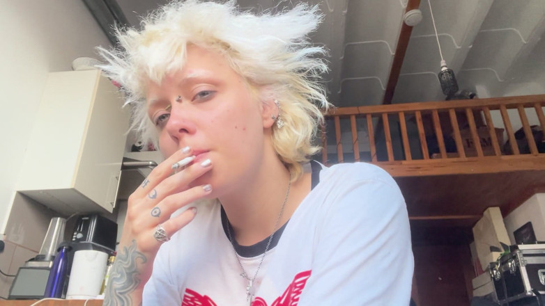 Glitterqueen1999: Kouření cigarety líné kávy žádný make-up