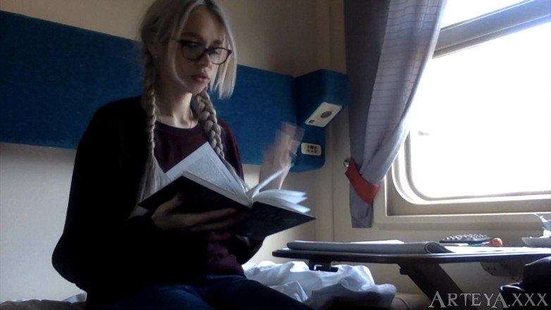 Arteya: Cara Menghibur Diri Sendiri di kereta