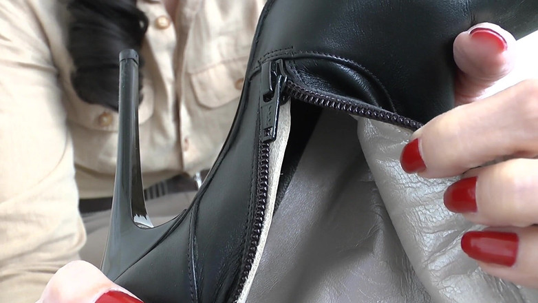 Lady Victoria Valente: Стабильная тренировка паренька, строгая кожаная сапога, запах удушения и покорности, в видео от первого лица, леди Виктория Валенте