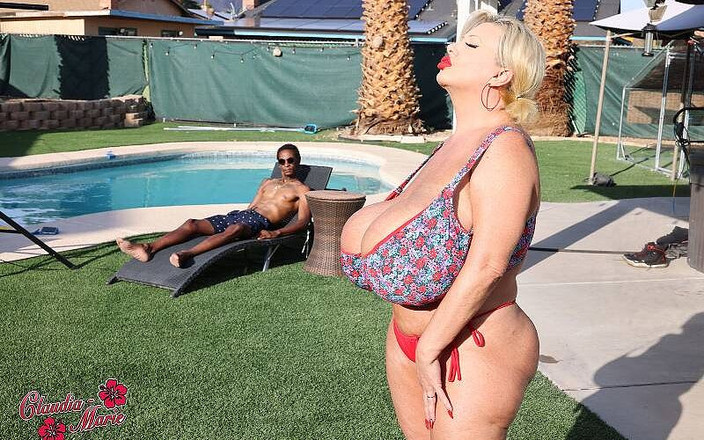 Claudia Marie: Peituda no verão