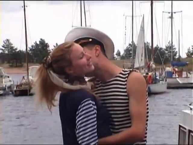 Radical: Amateurs in boat - Classic porn from 90s