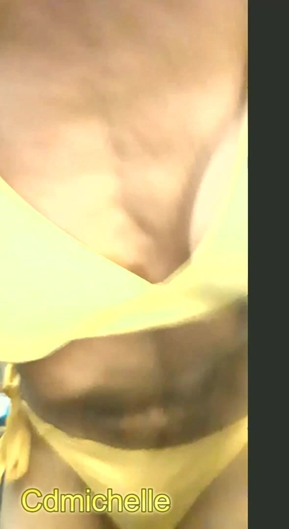 Crossdressers Cd Michelle wearing sexy lingerie: 섹시한 황갈색과 노란색 수영복을 입은 Cdmichelle