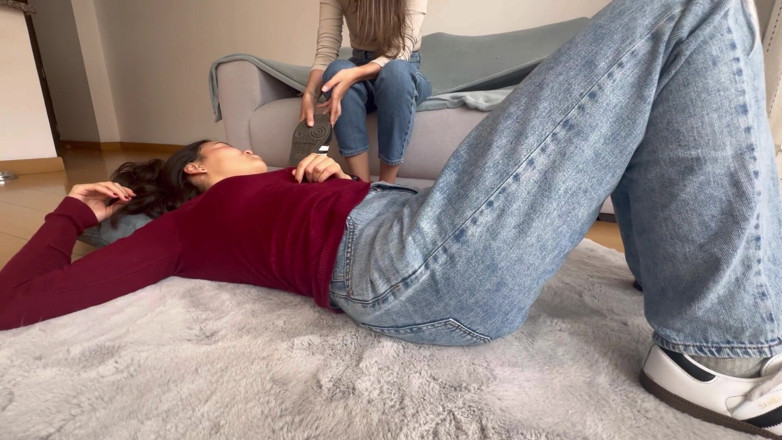 scarlettandc: I Fulfill My Fetish of Smelling My Girlfriend's Feet