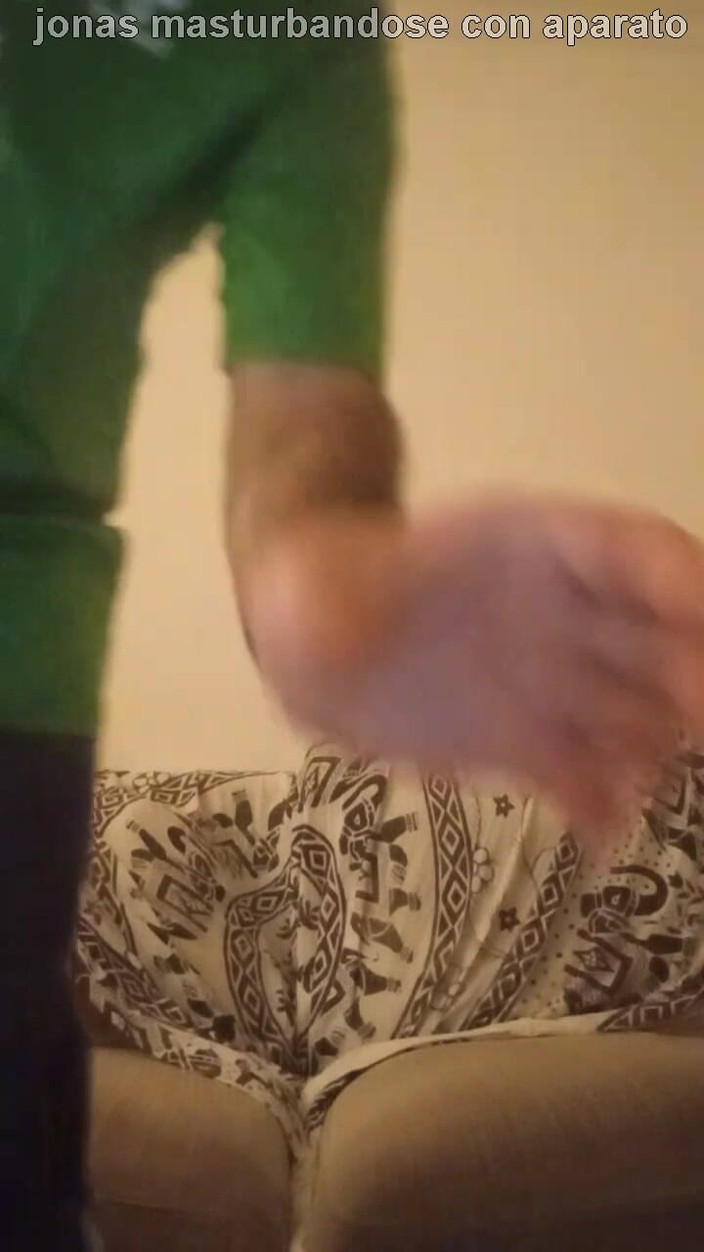 jonasxulo: Jonas se masturbando com bribrador