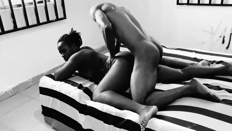 Kpekus Tv: Aku nyepong kontol abang tiriku sampai dia ngentot aku kayak...