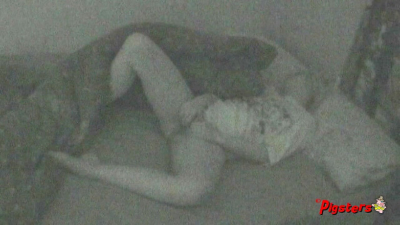 Pigsters: Video rekaman seks si cewek semok christie lagi asik fingering...
