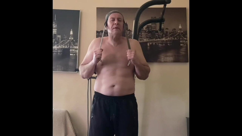 Alex Igogo: Ne bakıyorsun