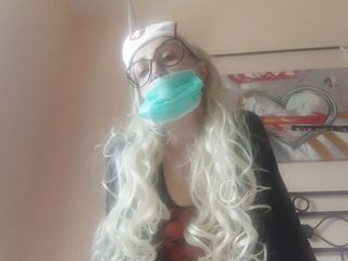 Savannah fetish dream: Hot nurse try new suppositories