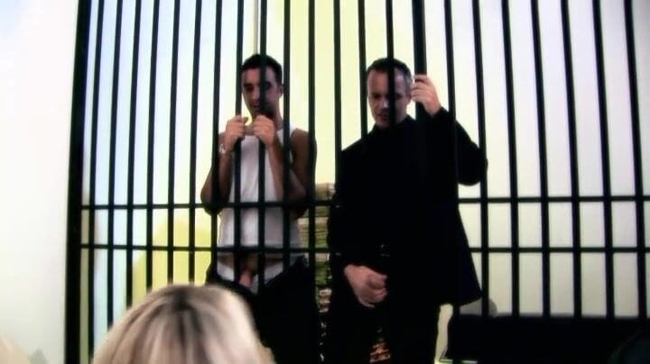 Cryptostudios: Intensa sedutora se transforma em penetração de orgia