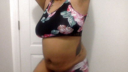 Veronikka Fierce: Big Tit Ebony MILF Dances in the Bathroom