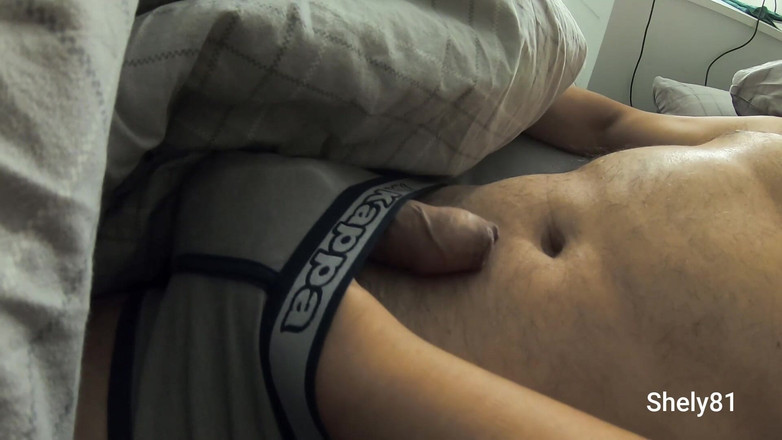 Shely81: 배다른 아들의 침대에 몰래 들어와 자지를 만지고 시오후키하는 새엄마