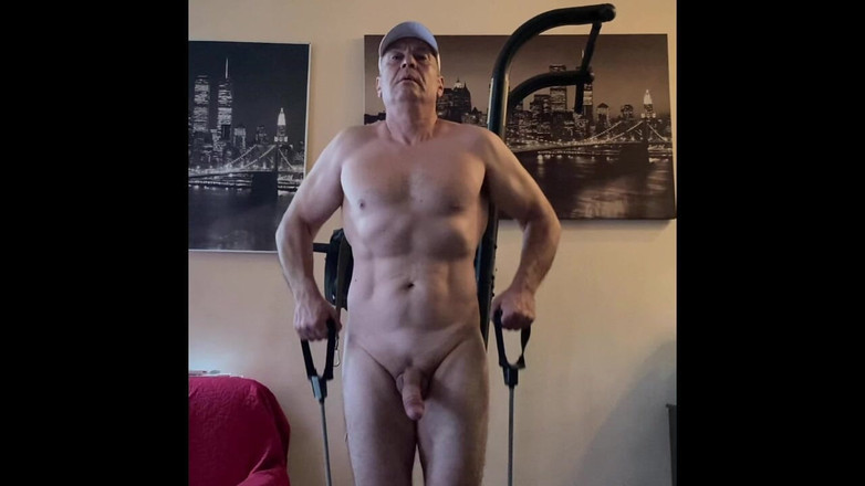 Alex Igogo: Çıplak çalışıyor