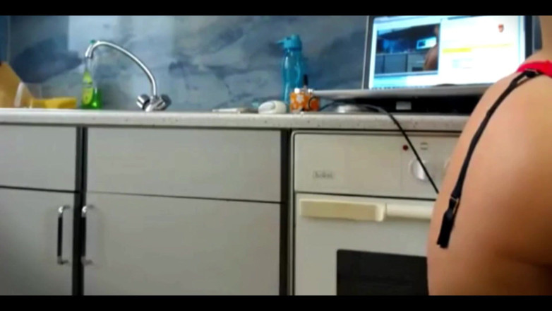 Sexydea: En iyi zevk serbest bırakılıyor: üstsüz twerk yapıyor ve götünü yayıyor