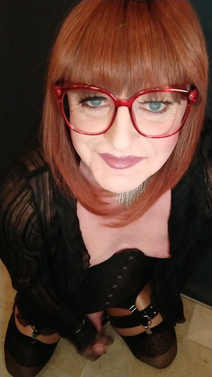 Emma Browne: Frecher latex-transvesthemd