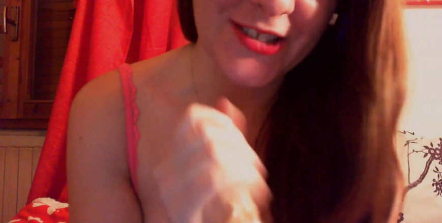 Nicoletta Embassi: Tu amante hoy usa un par de medias moradas y...