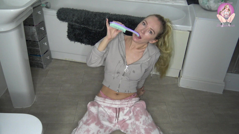 Brea Rose: Piscio sui miei vestiti