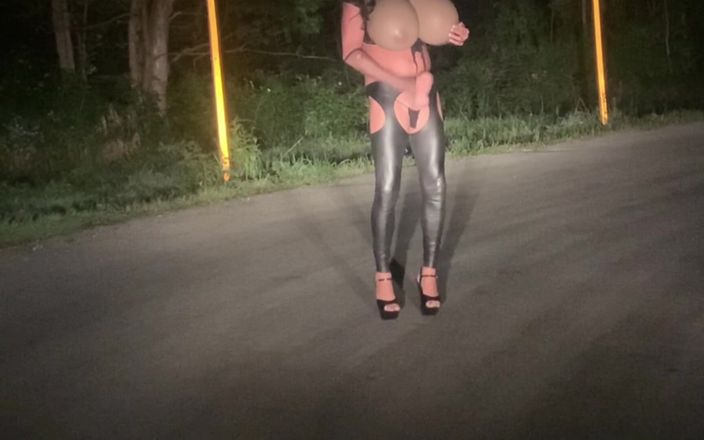 Orlandi480: Travestiet maat x roanyer komt buitenshuis klaar