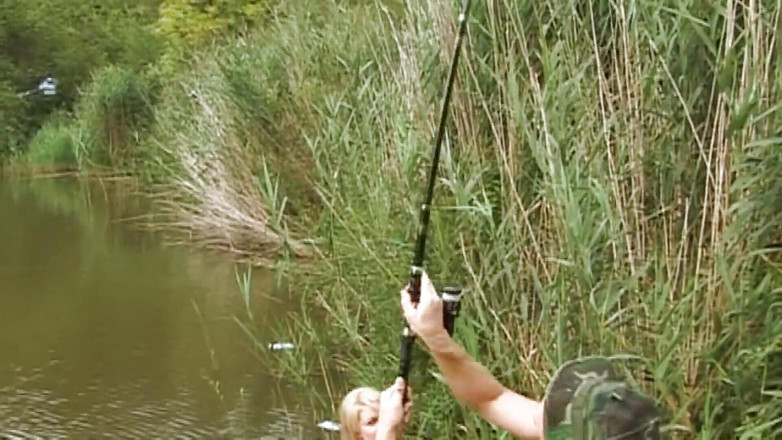 Alfacontent: Ohromující německá blondýnka je ošukaná poblíž jezera