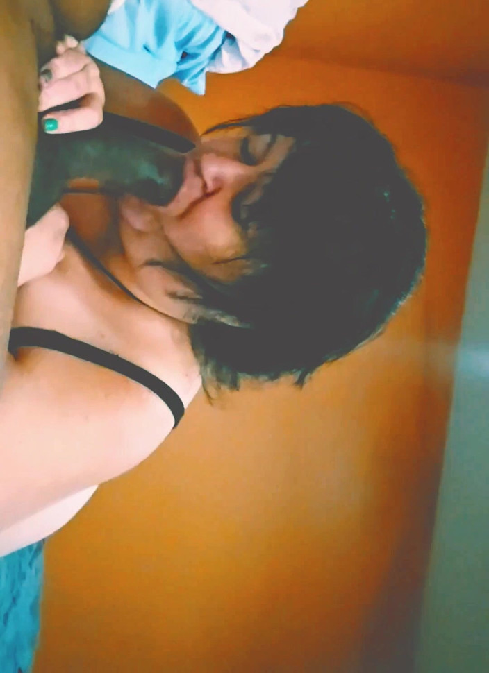 KineMaster: Daddy's Hot MILF Dicksucker Putting That Mouth to Work