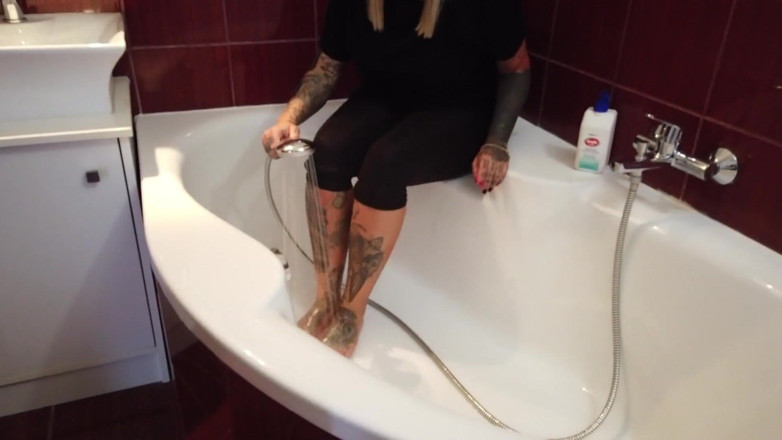 Fetish videos by Alex: Tattooed Blonde MILF Washes Her Feet