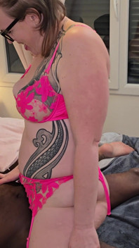Secondo round con Jordan gli offro il mio sedere, bello spalancato e pieno di squirt