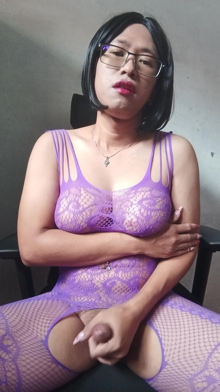 Mitha Zhe: Waria masturbasi solo sampai orgasme