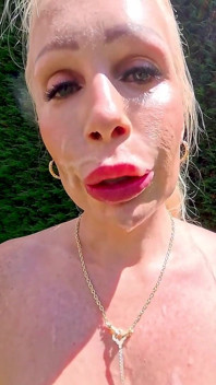 Büyük Köpek Cum Bukkake Olan Sarışın Bimbo