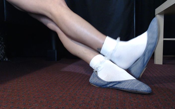 TLC 1992: Ruffled socks gray balletflats shoeplay