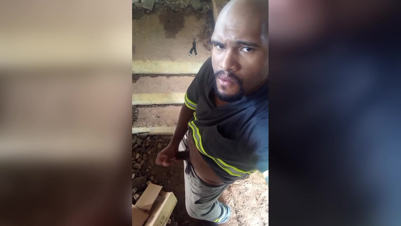 TheBlacKHunterr: 건물의 계단에서