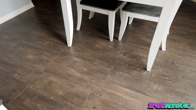 Spankmonster: 巨乳スリムボディ赤毛リリアン・ストーンの膣ストレッチ&amp;セックス