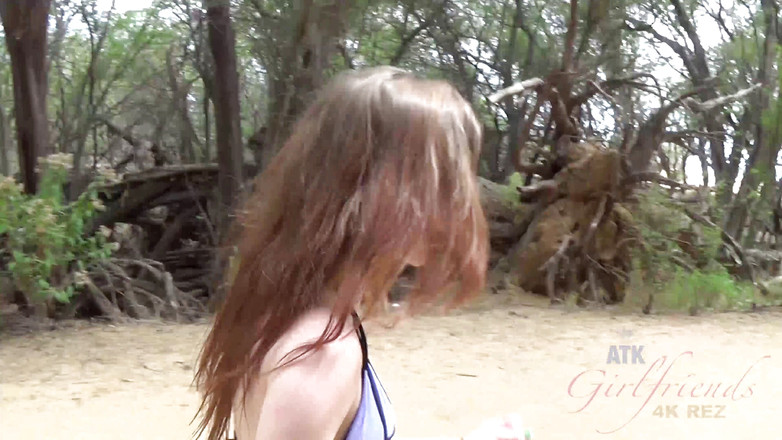 ATK Girlfriends: Virtuální dovolená Havaj se Anyou Olsen 1/11