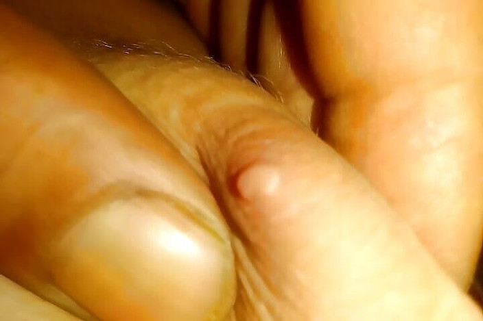 Gangbang straight: Solo tepel close-up