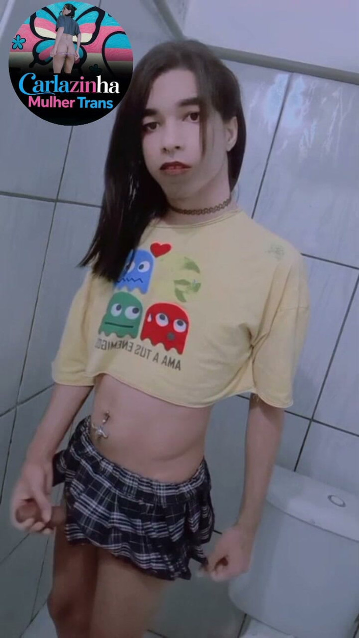 Srta. Carla: Dia Carla Wanita Transvestit Muda Dalam Seluar Pendek Dan Seluar...