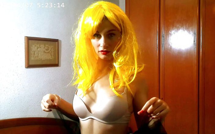 Arielortizx: Tôi đút con cu giả lớn nhất của mình vào trong...