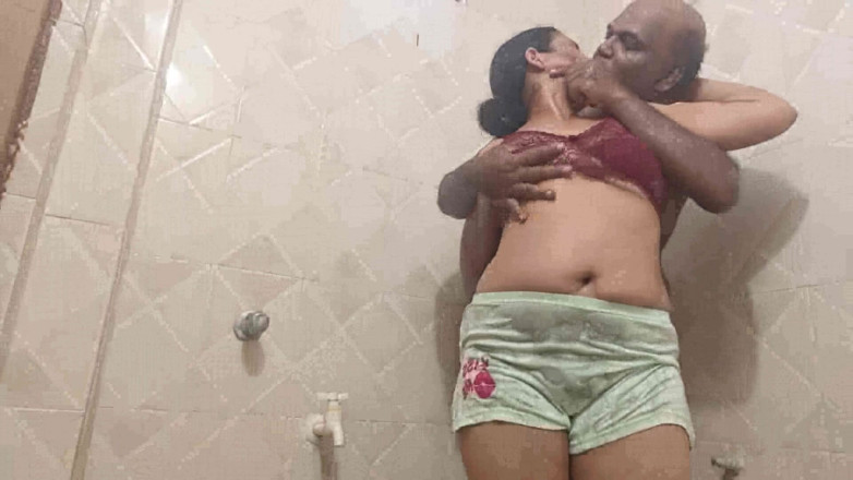 Sexy sindu: Sexy Sindu Bathing Sex with Lover