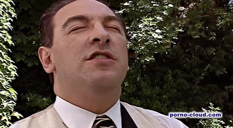 Porno Cloud: Secretary' outdoor job