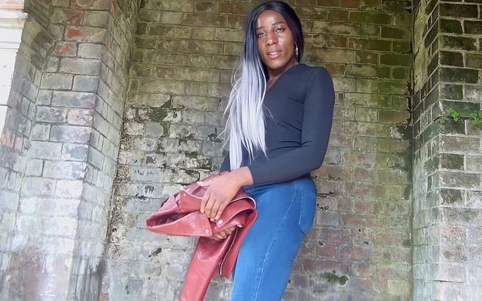 Real Sex Pass: Taller and Slender Black Babe in Tight Jeans Flashes and...