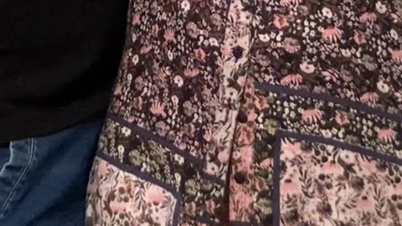 Niki studio: Un pervers ciudat își freacă vulva în metrou